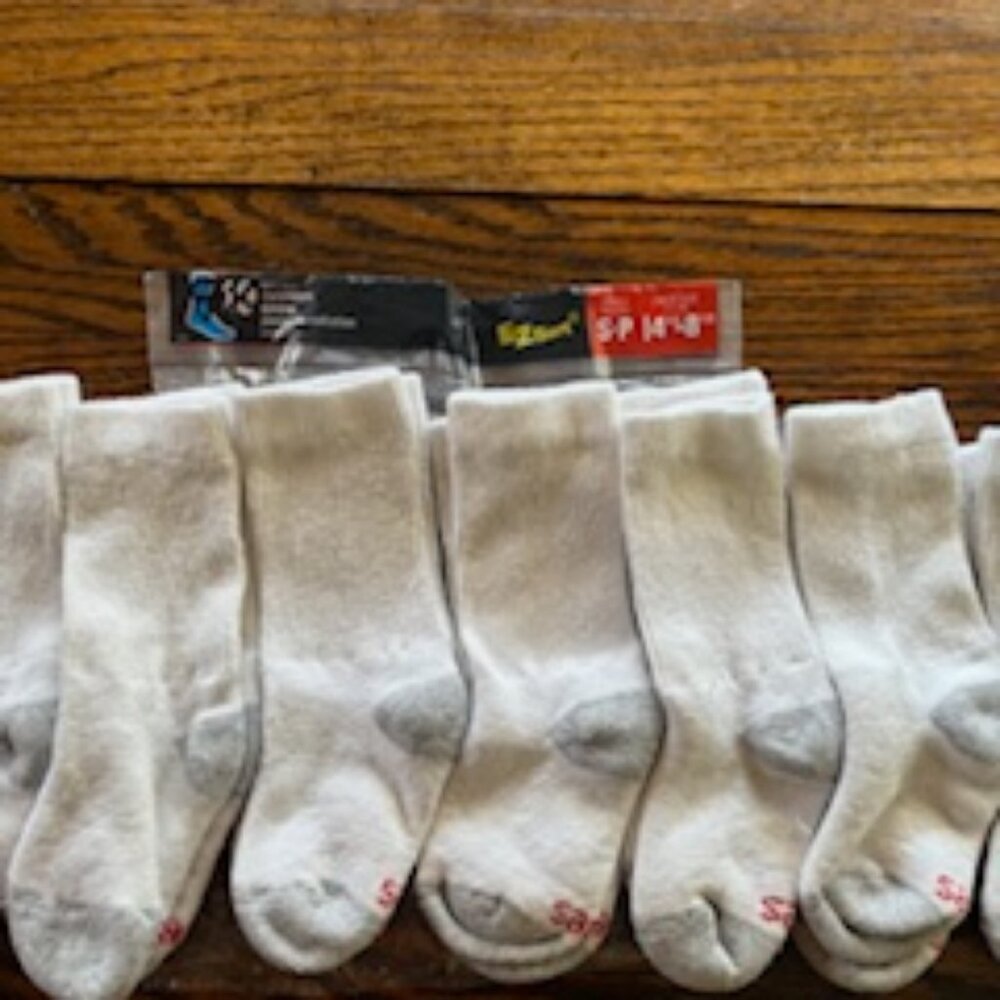Hanes Boys new socks size small 4-8 White pack of 8 socks